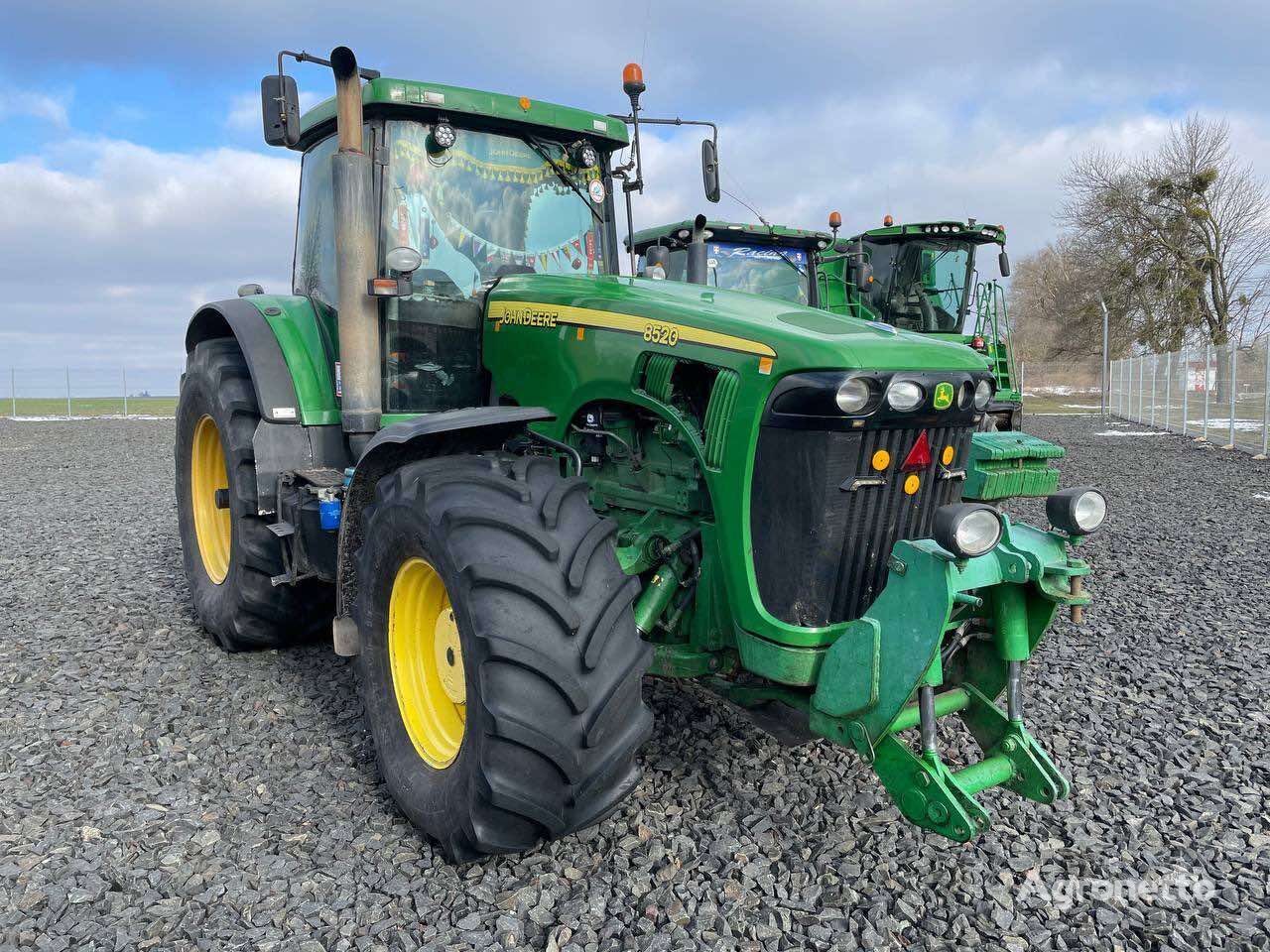 JOHN DEERE 8520 wheel tractor